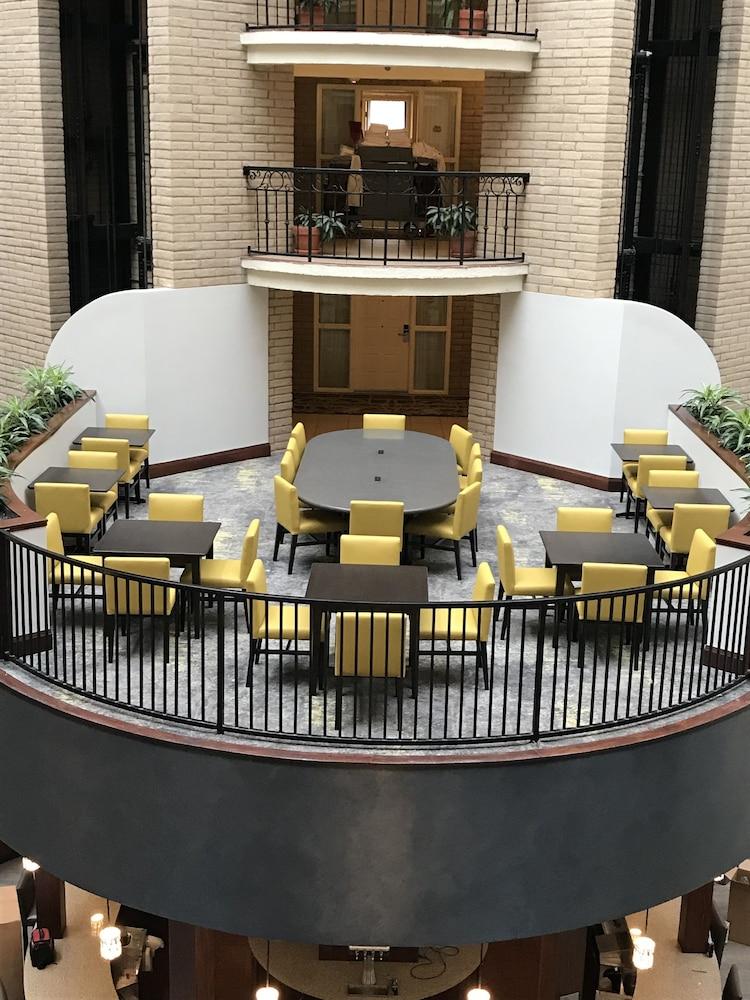 Embassy Suites Dallas - Park Central Area Esterno foto