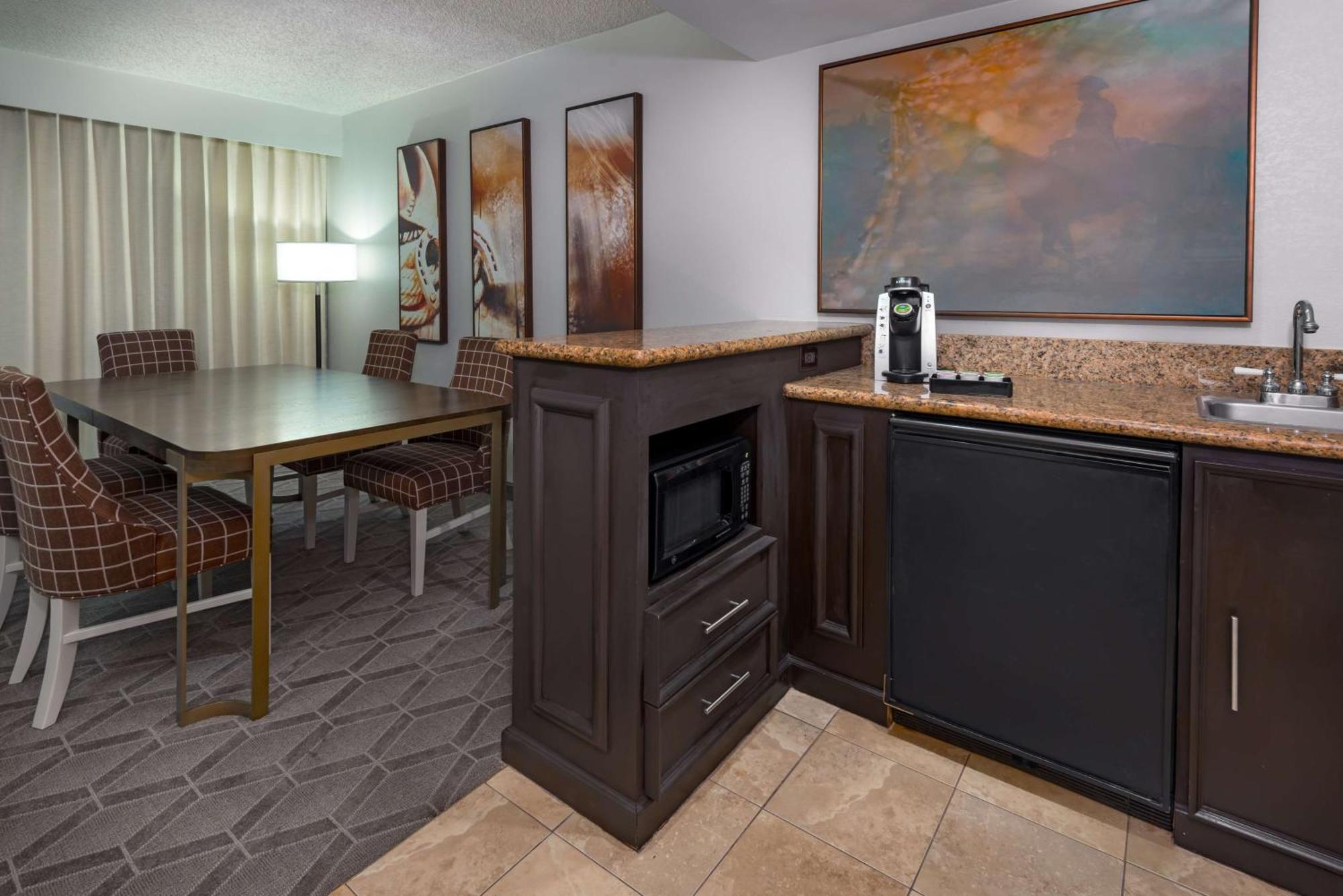 Embassy Suites Dallas - Park Central Area Esterno foto