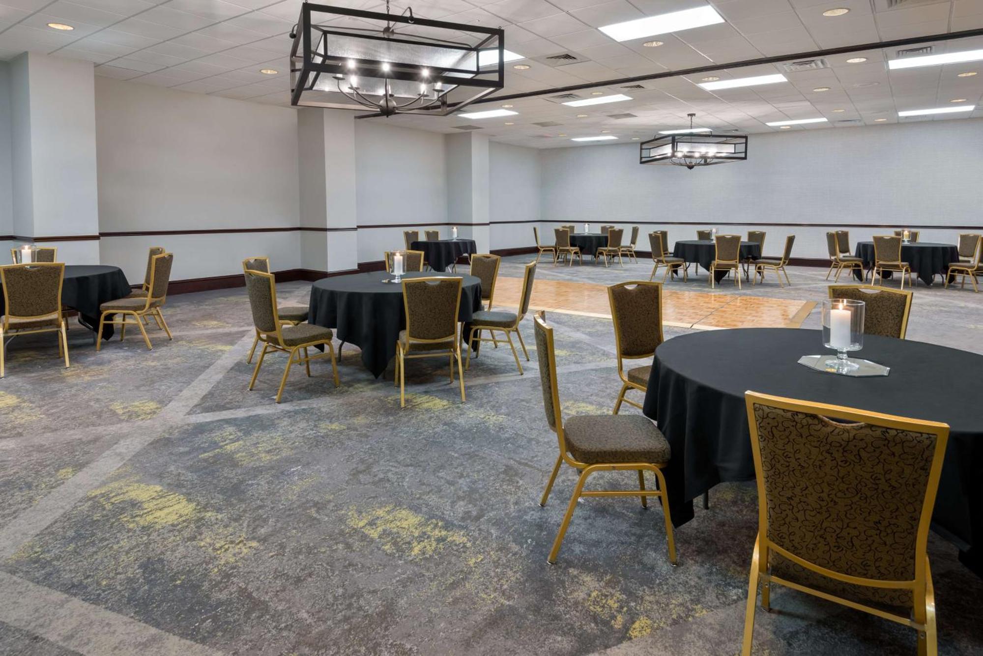 Embassy Suites Dallas - Park Central Area Esterno foto