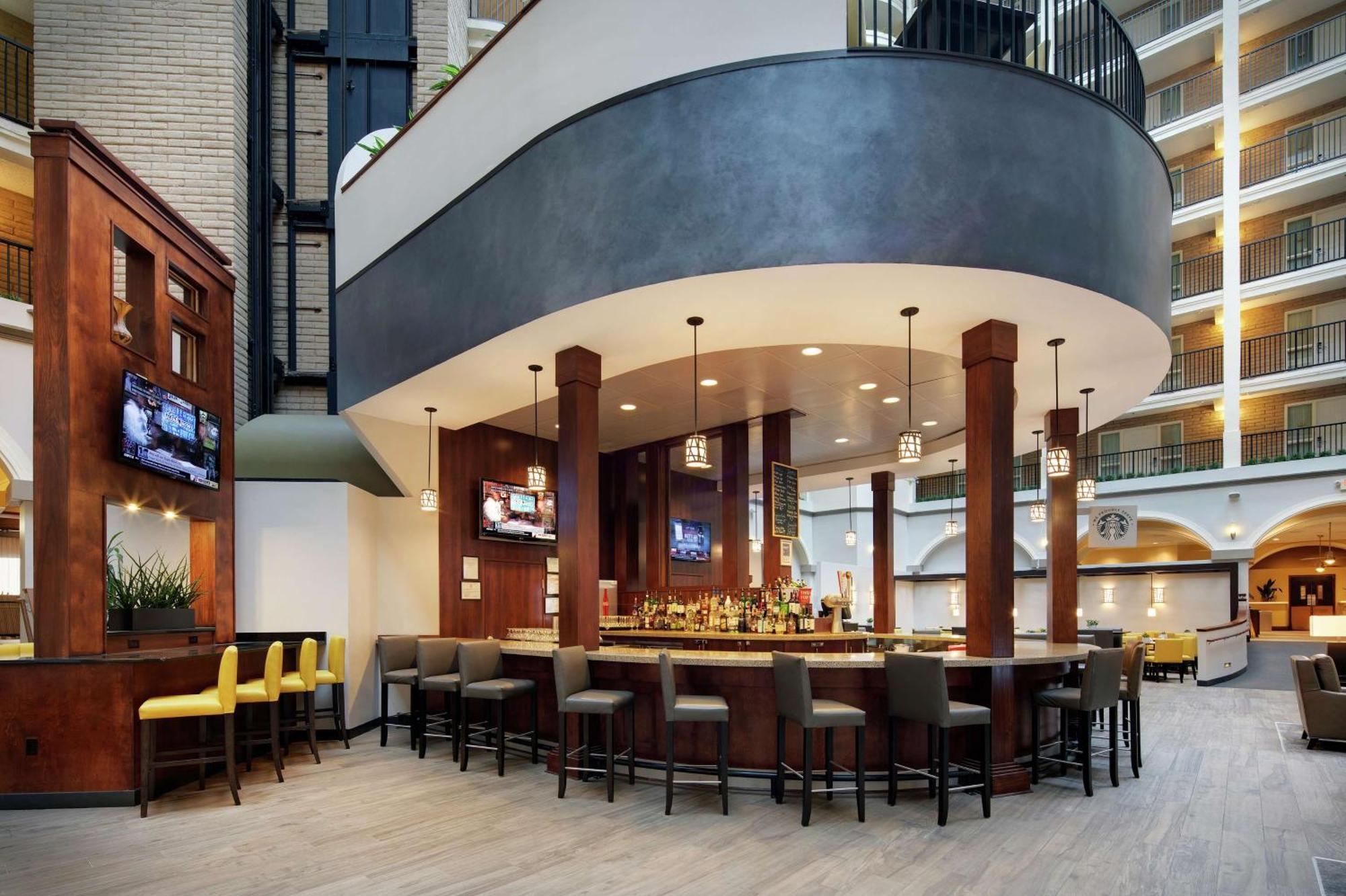 Embassy Suites Dallas - Park Central Area Esterno foto