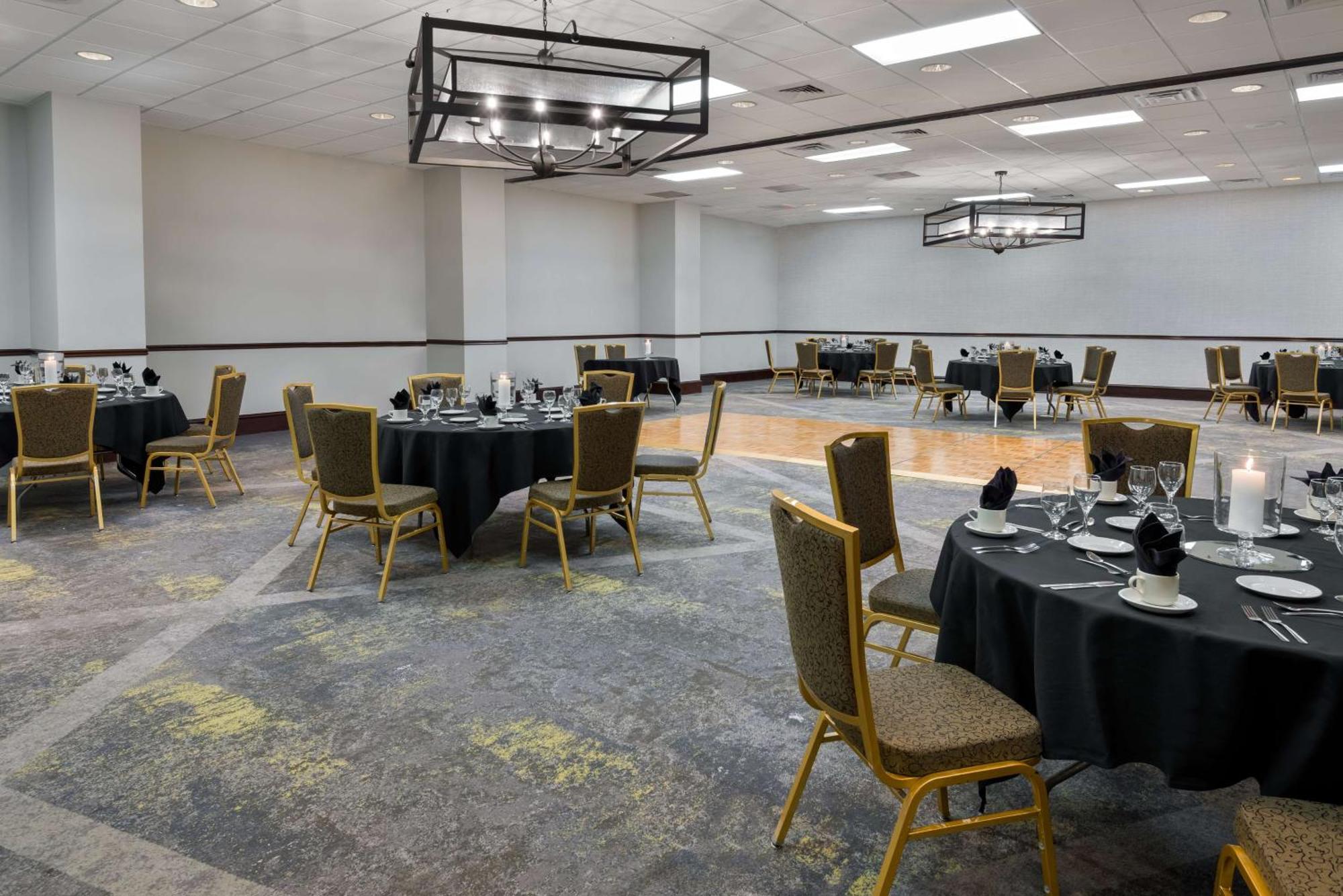 Embassy Suites Dallas - Park Central Area Esterno foto