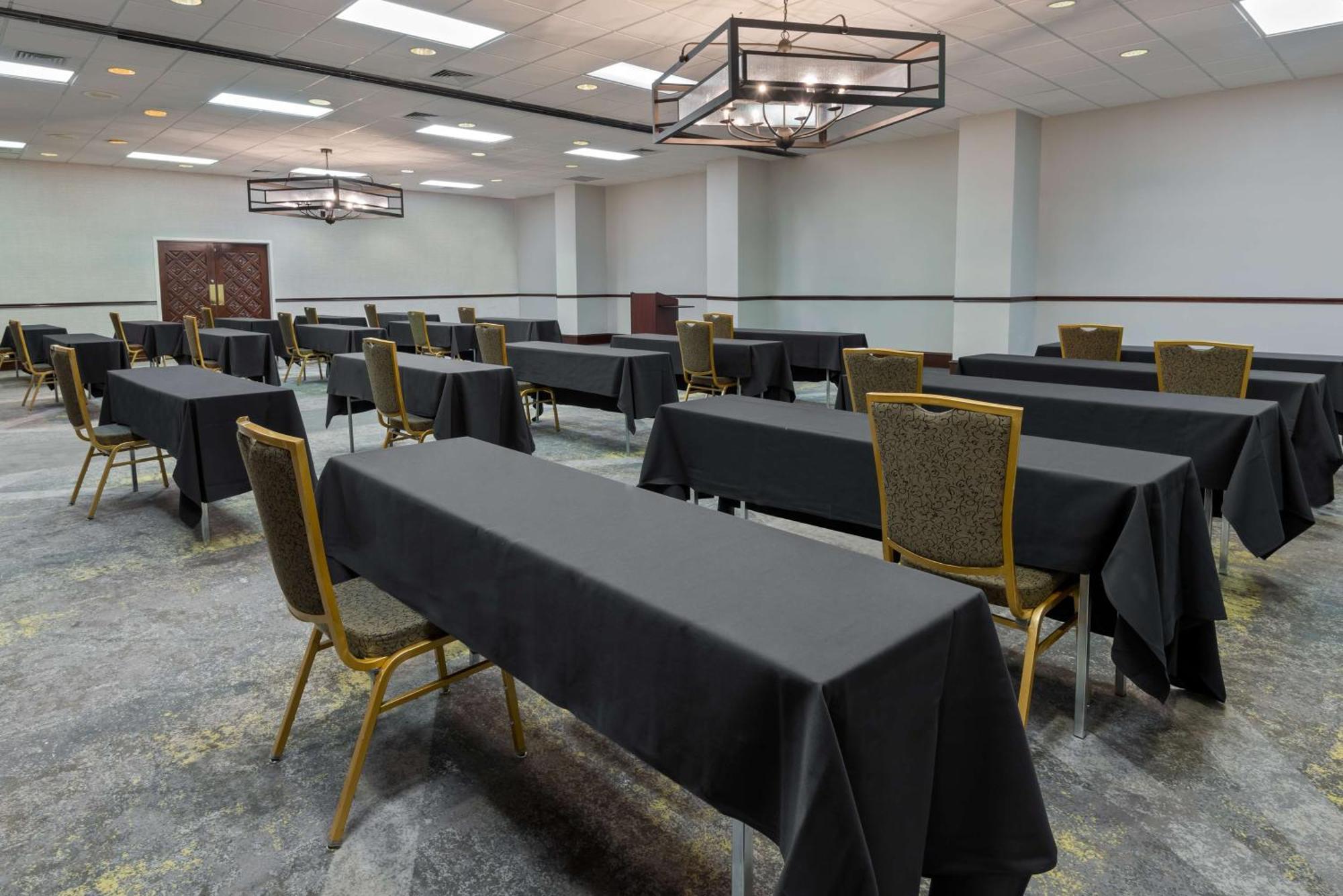 Embassy Suites Dallas - Park Central Area Esterno foto