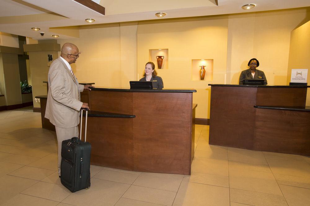 Embassy Suites Dallas - Park Central Area Interno foto