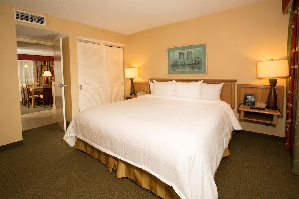 Embassy Suites Dallas - Park Central Area Esterno foto