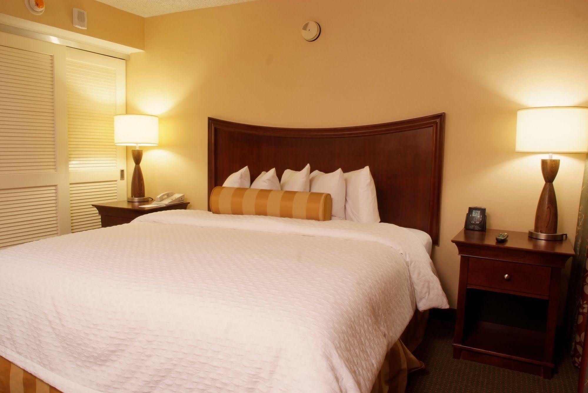 Embassy Suites Dallas - Park Central Area Esterno foto